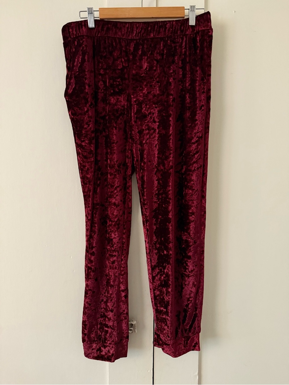 Women's Crushed Velvet Pull-On Leggings - Burgundy